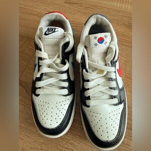 Nike dunk low Seoul Kids White, Black, Red & Blue Low-Top Sneakers size 5.5